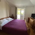 לינה וארוחת בוקר Laco Rooms