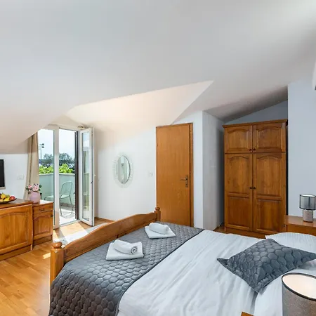 Laco Bed & Breakfast