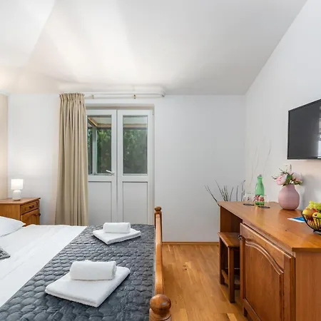 Bed & Breakfast Laco 3*