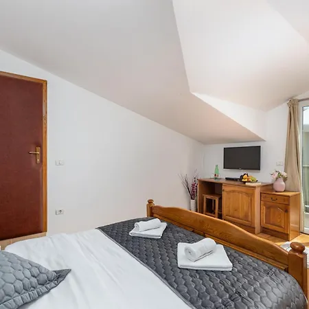Laco Bed & Breakfast 3*